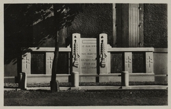 Monument du mur des fusillés de Valréas du 12 juin 1944 - Agrandir l'image (fenêtre modale)