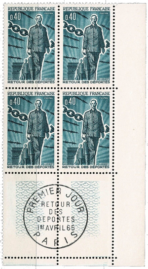 4 timbres identiques sur lesquels figurent un homme en habit de déporté des camps de concentration, la couleur dominante est vert-bleu