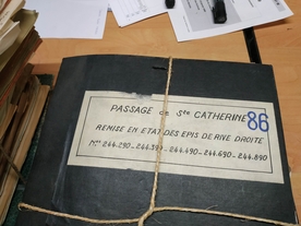 Registre ceint de ficelle - Agrandir l'image, .JPG 703,4 KB (fenêtre modale)