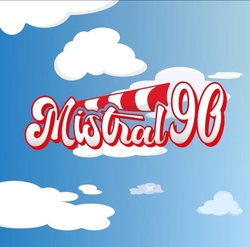 Visuel du groupe Mistral 90 figurant le nom du groupe surmonté d'une manche à air rouge et blanche sur fond de ciel bleu ponctué de nuages