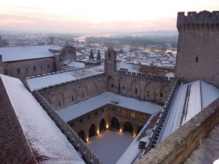Vue du cloître de Benoît XII sous la neige - Agrandir l'image, .JPG 2 Mo (fenêtre modale)