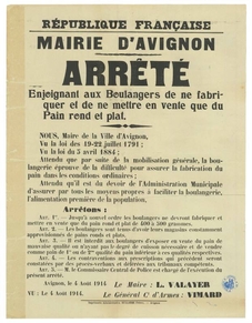 Voir l'arrêté enjoignant aux boulangers de ne fabriquer et ne mettre en vente que du pain rond et plat en plus grand